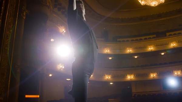 Bailarín Masculino Ballet Clásico Prácticas Entrenamiento Antes Actuación Teatro Artista — Foto de Stock