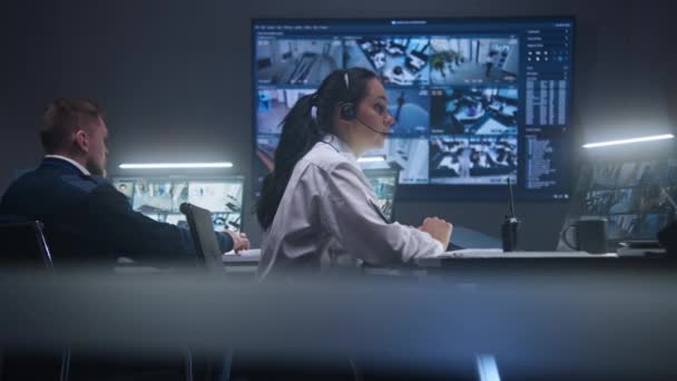 Female Operator Types Keyboard Monitors Security Cameras Facial Recognition Police — Stock Video