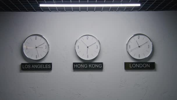 Plan Statique Horloges Murales Blanches Avec Des Pointeurs Temps Fonctionnement — Video