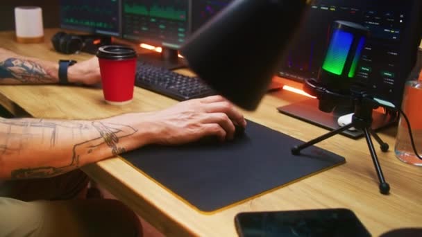 Male Trader Uses Computer Mouse Types Keyboard Analyzes Real Time — Stock Video