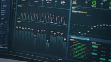 Bilgi veritabanı sisteminin yakın plan görüntüsü, büyük veri sunucusu arayüzü, gerçek zamanlı analiz grafikleri ve grafikleri, engelleme zinciri ağı, kripto para birimi veya bilgisayar dijital ekranında sergilenen borsa.