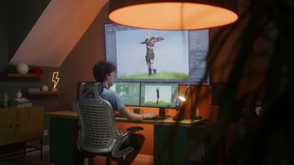 Jovem Designer Cria Animação Para Personagem Videogame Trabalha Remotamente Partir — Vídeo de Stock