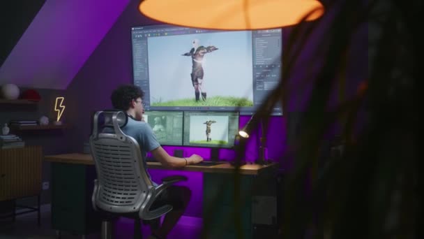 Jonge Ontwerper Tekent Videogame Karakter Creëert Animatie Werkt Afstand Van — Stockvideo