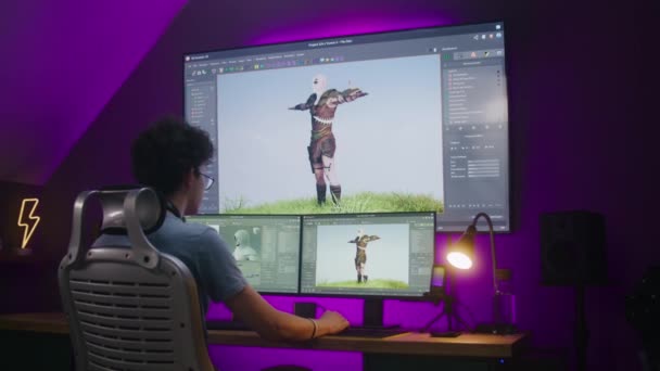 Genç Tasarımcı Video Oyunu Karakteri Çizer Animasyon Yaratır Ofisinde Uzaktan — Stok video