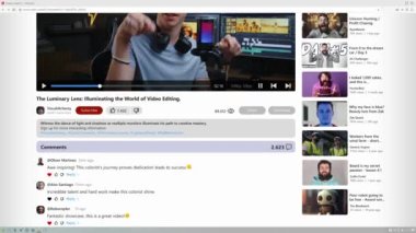 Web tarayıcı pencere çubuğu animasyonlu video içeriği, oyuncu ve yorumları olan PC ekranı. Genç yaratıcının video kurgusu hakkında konuşmasının kaydı. Yukarı aşağı kayıyorum. Üye olma düğmesi.