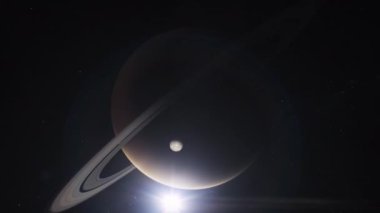 Satürn ve uydusu Mimas ya da Titan 'ın dış uzayda üç boyutlu sinematik animasyonu. Gizemli Satürn halkaları. Arka planda güneş, yıldızlar ve galaksiler. Güneş sistemi gezegeni. Evren keşfi. Kamera Döndürme.