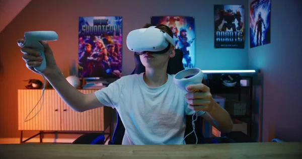Junge Gamer Headset Spielen Virtual Reality Online Videospiel Mit Drahtlosen — Stockfoto