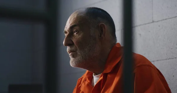 Elderly Criminal Orange Uniform Sits Prison Bed Dreams Freedom Prisoner — Stock Photo, Image