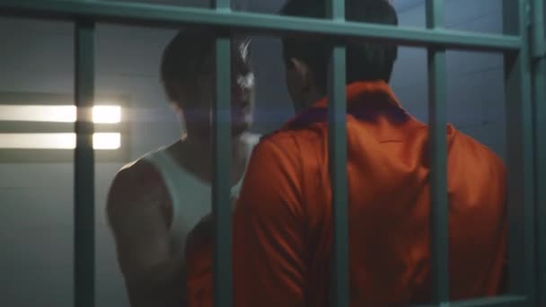 Cinematic Shot Male Prisoners Fighting Prison Cell Criminals Orange Uniforms — стоковое видео