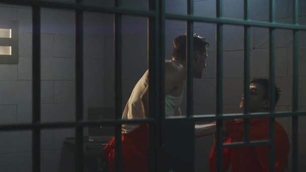 Male Prisoners Fight Prison Cell Aggressive Criminals Orange Uniforms Hit — Stock videók