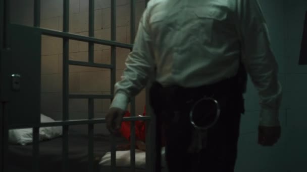 Jailer Walks Corridor Gives Phone Female Prisoner Orange Uniform Metal — Stockvideo