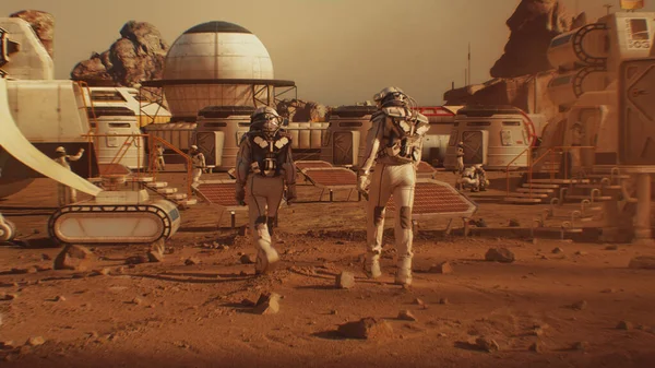 Twee Astronauten Ruimtepakken Lopen Richting Onderzoeksstation Kolonie Wetenschappelijke Basis Mars — Stockfoto