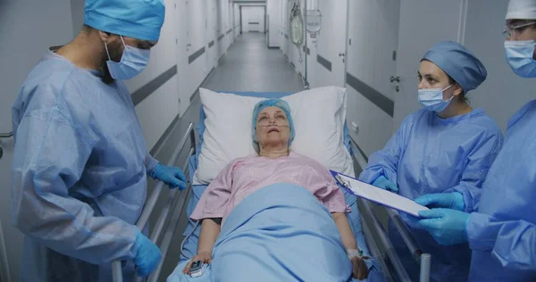 Doctors Nurses Paramedics Examine Ill Elderly Woman Medical Facility Corridor — Stock Photo, Image