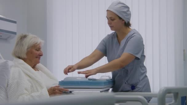 Nurse Opens Big Lunch Box Meal Female Old Patient Elderly — Stock Video