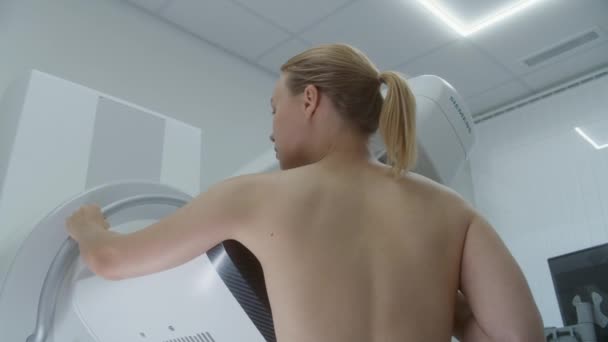 Zaporizhya Ukraine June 2023 Adult Woman Stand Topless Mammography Screening — 图库视频影像