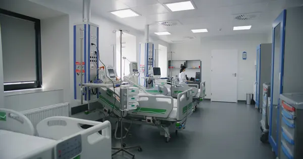 Emergency Room Modern Equipment Hospital Elderly Man Oxygen Mask Lies — Stock Photo, Image