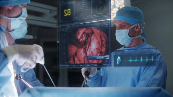 外科医生在现代医院手术室给病人做手术 医生使用显示生命迹象的3D图形虚拟全息图进行心脏手术 Vfx动画 医学中创新的人工智能技术 — 图库视频影像