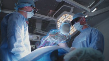 AR kulaklıklı doktorlar modern hastanede ameliyat yapıyorlar. Cerrahlar hastayı insan organlarını ve iskeletini gösteren üç boyutlu sanal hologram kullanarak ameliyat ederler. VFX grafik animasyon. Tıptaki yapay zeka teknolojileri.