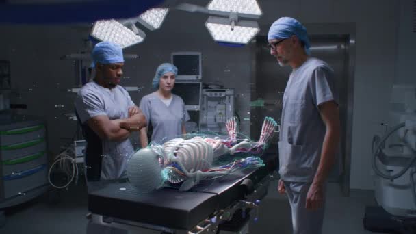 Multiethnische Chirurgen Arbeiten Operationssaal Eines Krankenhauses Grafiken Eines Virtuellen Hologramms — Stockvideo