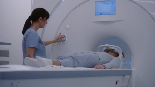 Médica Radiologista Faz Exame Prevenção Câncer Para Paciente Sexo Feminino — Vídeo de Stock