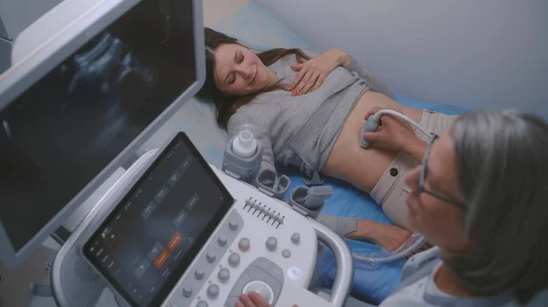 Female Doctor Conducts Medical Examination Stomach Female Patient Using Sonography — Stock Photo, Image