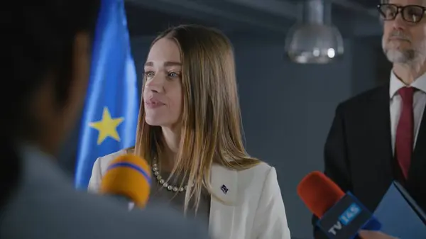 Politician Press Campaign Positive Female Representative European Union Talks Journalists — Stock Photo, Image