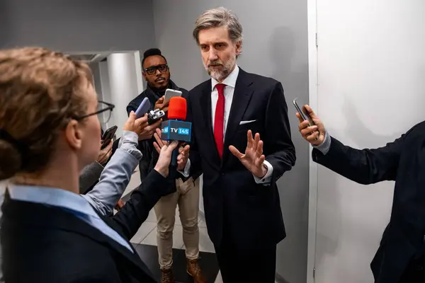 Busy Politician Answers Press Questions Gives Interview News Corridor Government — Stock Photo, Image