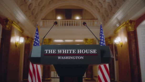 Debata Dřevěných Konferencích Stojí Mikrofony Tribune Politický Projev Amerického Prezidenta — Stock video