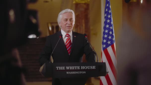 Idős Republikánus Politikus Válaszol Sajtókérdésekre Interjút Fehér Házban Élő Híreknek — Stock videók