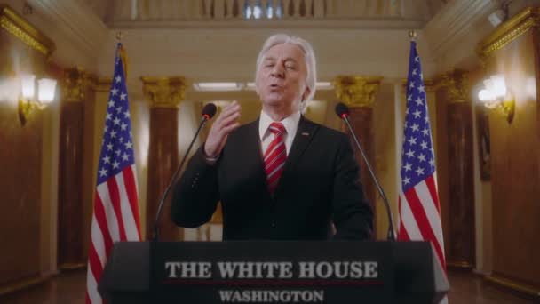 Ernsthafter Präsident Der Vereinigten Staaten Spricht Auf Einer Pressekonferenz Weißen — Stockvideo
