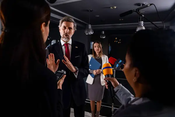 Serious Male American Politician Talks Journalists Answers Questions Gives Interview — Stock Photo, Image