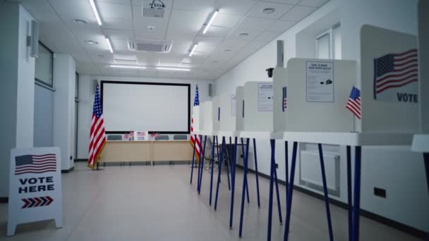Cabines Votação Com Logotipo Bandeira Americana Escritório Estação Votação Luzes — Vídeo de Stock