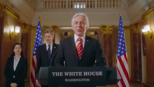 Zainspirowany Prezydent Stanów Zjednoczonych Wygłasza Przemówienie Polityczne Podczas Konferencji Prasowej — Wideo stockowe