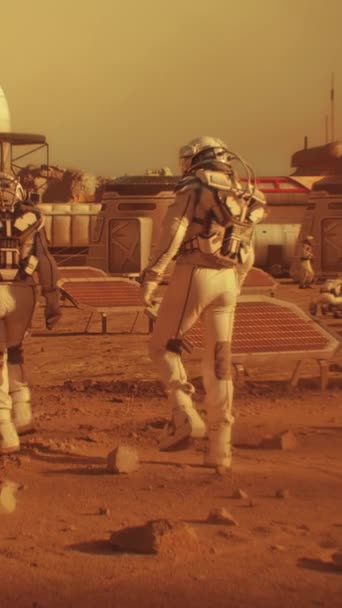 Два Астронавти Космічних Кораблях Йдуть Дослідницької Станції Колонії Або Наукової — стокове відео
