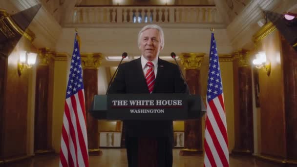 Positiver Präsident Der Vereinigten Staaten Hält Inspirierende Rede Weißen Haus — Stockvideo