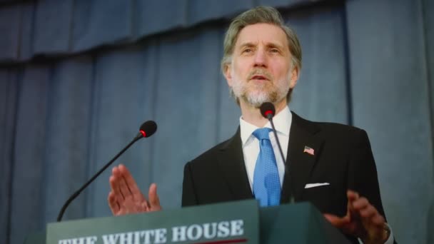 Amerika Birleşik Devletleri Başkanı Konferans Odasındaki Basın Kampanyasında Tribün Den — Stok video