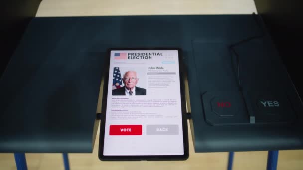 Stoisko Głosowania Stacji Tabletem Informacje Kandydacie Prezydenta Usa Przyciski Głosowania — Wideo stockowe