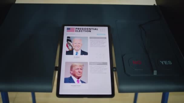 Zaporizhya Ucrania Marzo 2024 Cabina Votación Estación Votación Con Tablet — Vídeos de Stock