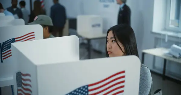 Asian Female American Citizen Votes Booth Polling Station Office National — Stock Photo, Image