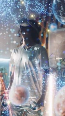 Ergen, evde arttırılmış gerçeklik kulaklığı ve kablosuz kumanda kullanıyor. Üç boyutlu bilgisayar grafikleri ve büyük verilerin ve bilim-kurgu dijital alanının özel efektleri. Dikey çekim