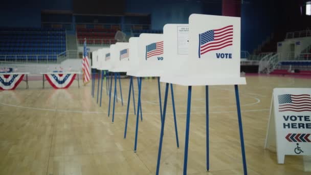 Cabines Votação Com Logotipo Bandeira Americana Estação Votação Dia Nacional — Vídeo de Stock