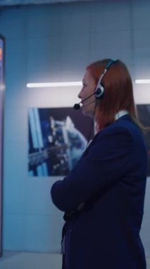 Dikey çekim uzay aracı fırlatıldıktan sonra görevdeki meslektaşlarını tebrik etti