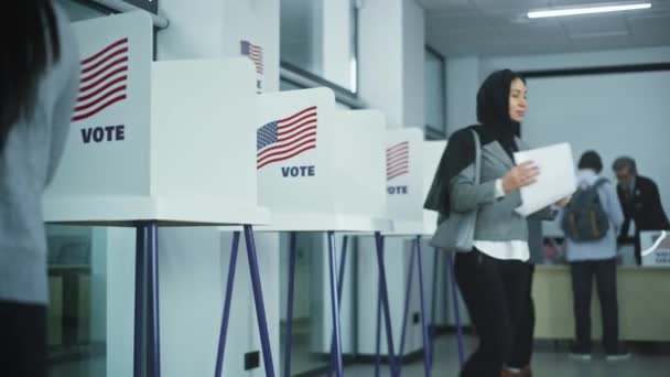 Citoyens Américains Dans Les Isoloirs Des Bureaux Vote Journée Nationale — Video