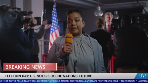 Wartawan Wanita Afrika Amerika Melaporkan Berita Langsung Pada Hari Pemilihan — Stok Video
