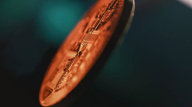 Bitcoin altın sikke koyu mavi arka planda döner. Dijital kripto para sanal para. Modern teknolojiyi engelleyin. P2P bitcoin ticareti. Eşler arası ödeme sistemi var. BTC logosu. Yakın çekim..