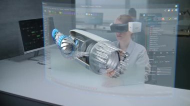 Kadın Mühendis Gelişmiş Ofiste Yenilenebilir Enerji Motorunun 3D Holografik Modelini Görselleştirmek için Artırılmış Gerçeklik Kulaklığı Kullanıyor. Sanal Görselleştirme Yapay Zeka Temelli Tasarım Yazılımı.