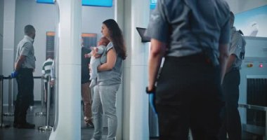 Havaalanındaki güvenlik kontrol noktası: 