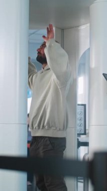 Havaalanında güvenlik kontrolü: 