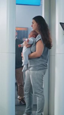 Havaalanındaki güvenlik kontrol noktası: 