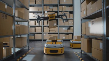 Depo Tesisi: Lojistik Dağıtım Merkezi 'nde karton kutular taşıyan insansız AGV Robotlar ve Dronlar. Otomatik Güdümlü Araçlar Nakliye Paketleri, Mallar. Üç boyutlu grafikler. Gelecek Teknolojisi.